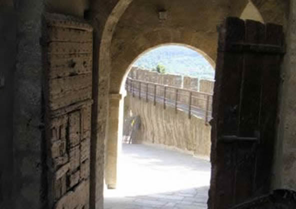 Capalbio - the ancient door