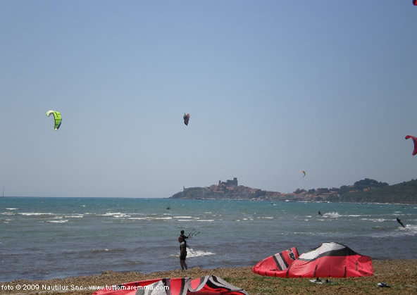 Talamone - kitesurfing